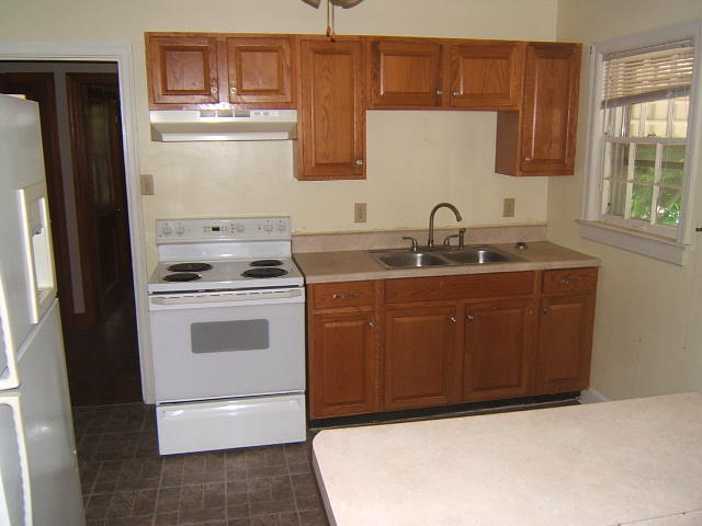 3008 Cove Road Roanoke, VA 24017 - Photo 6 of 18 DSCF9801