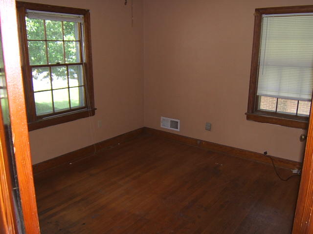3008 Cove Road Roanoke, VA 24017 - Photo 9 of 18 DSCF9804