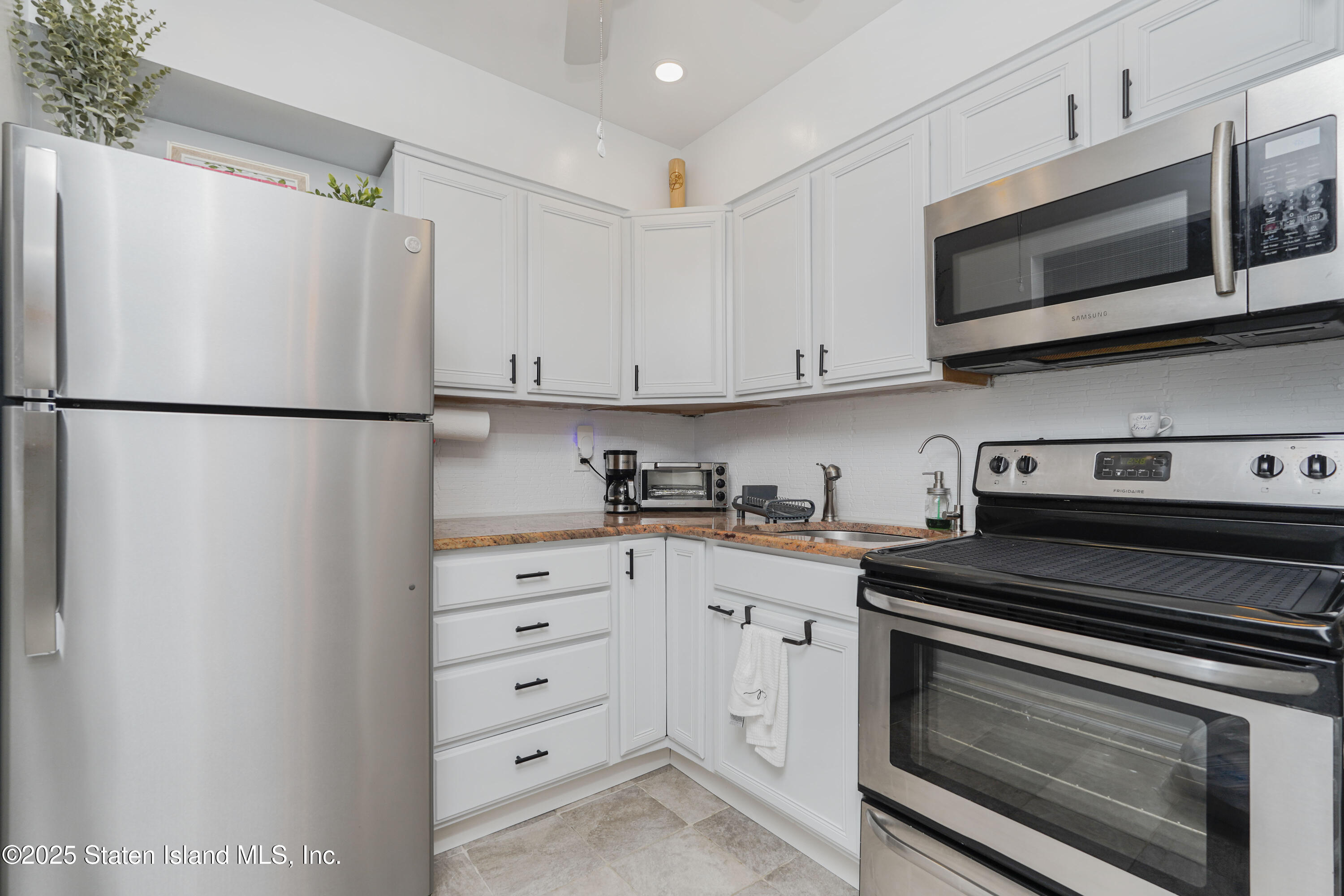 3747 Amboy Road, Unit 1A Staten Island, NY 10308 - Photo 12 of 23 IMG_4906