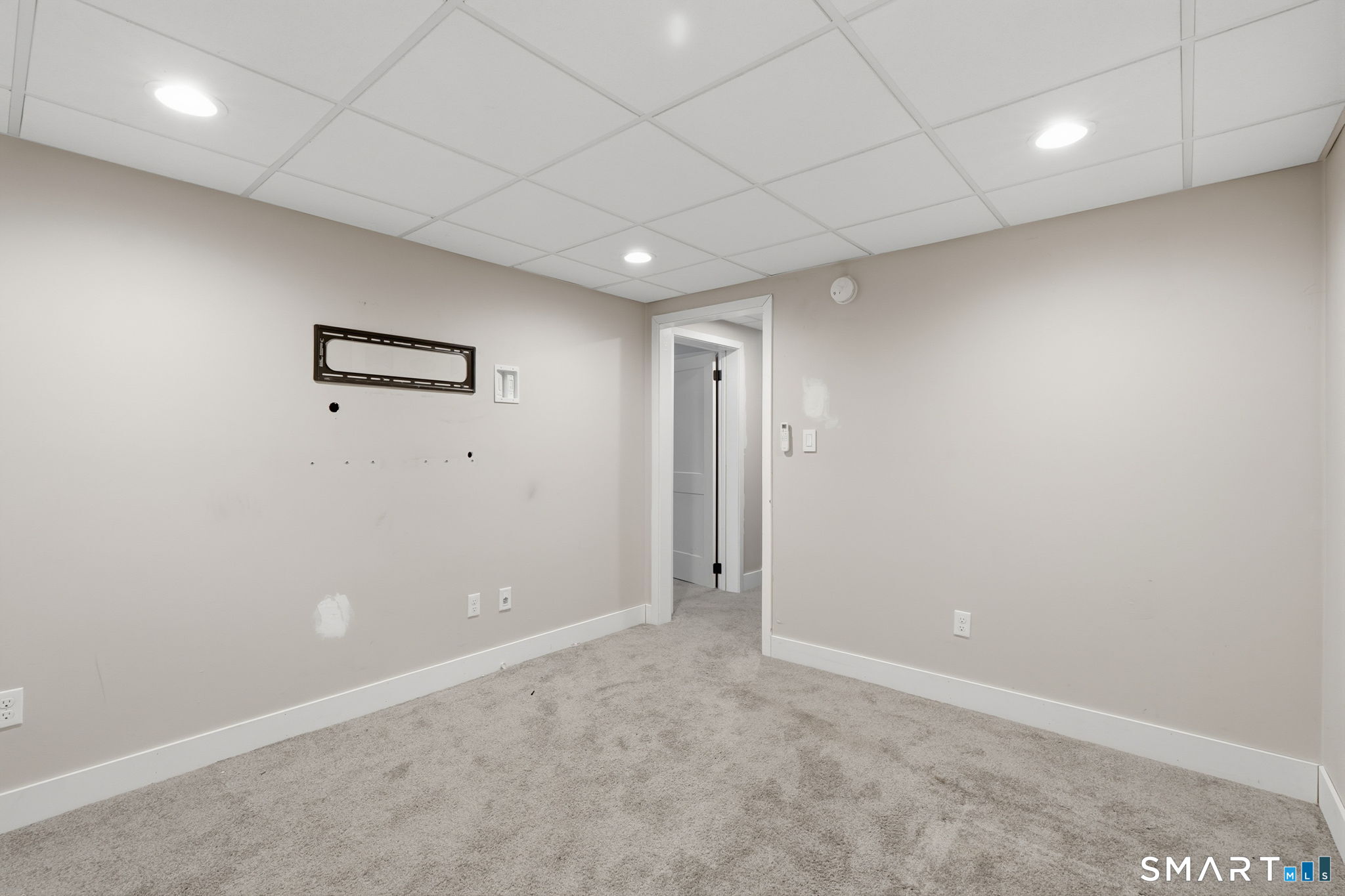 2 Yellow Orange Circle Middletown, CT 06457 - Photo 27 of 39 an empty room with a ceiling fan