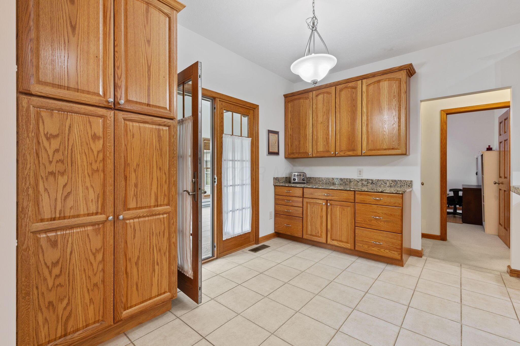 279 Holder Road Baltimore, OH 43105 - Photo 23 of 60 Kitchen - 279 Holder Road, Baltimore, OH 43105