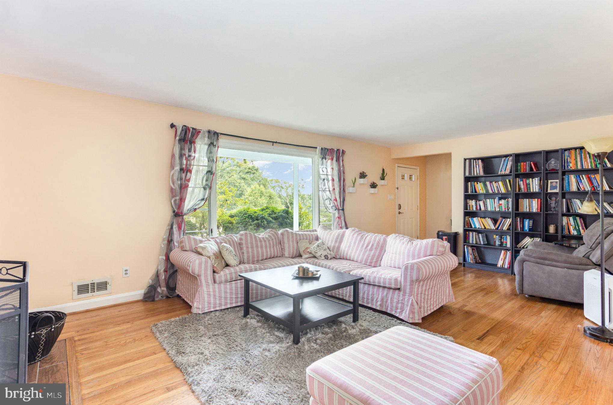 1905 Haverhill Road Baltimore, MD 21234 - Photo 3 of 39 Living Room