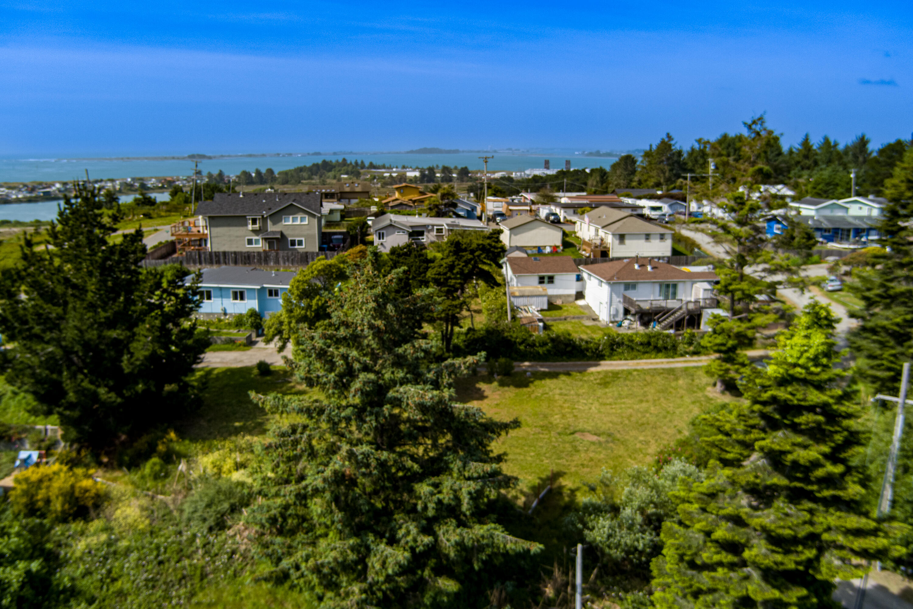 6498 Bell Terrace Road Eureka, CA 95503 - Photo 4 of 36