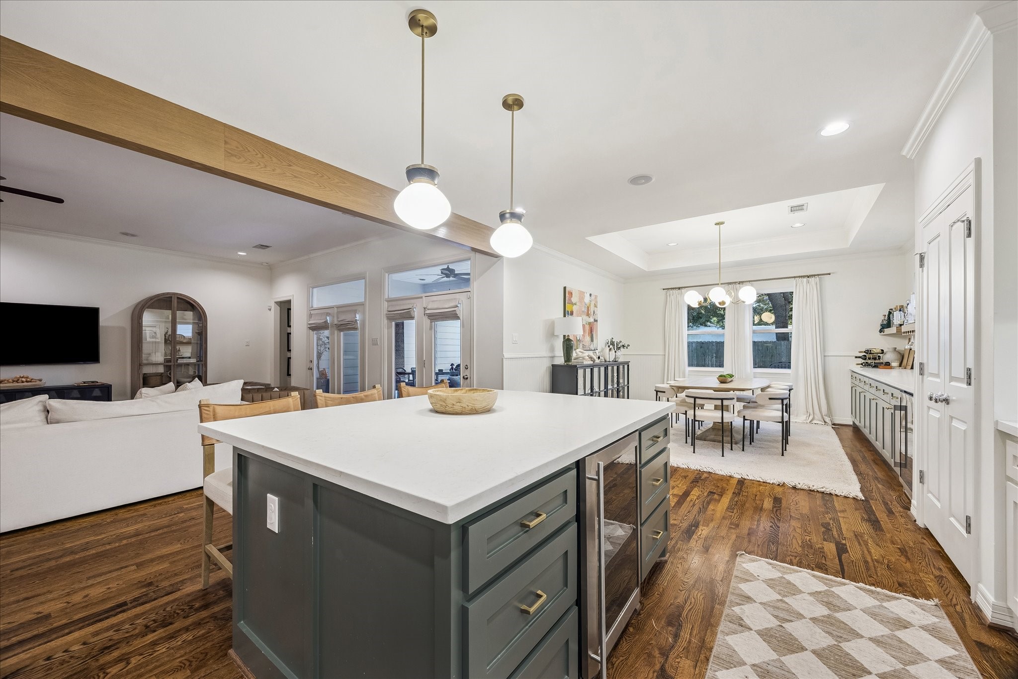 1329 Richelieu Lane Houston, TX 77018 - Photo 10 of 39 Kitchen is open to the living room with views to the back patio