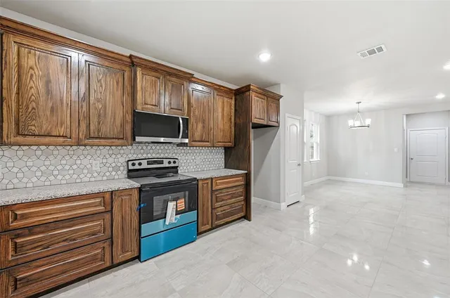 $328,000 | 306 Lewis Street, Cleburne, TX 76031