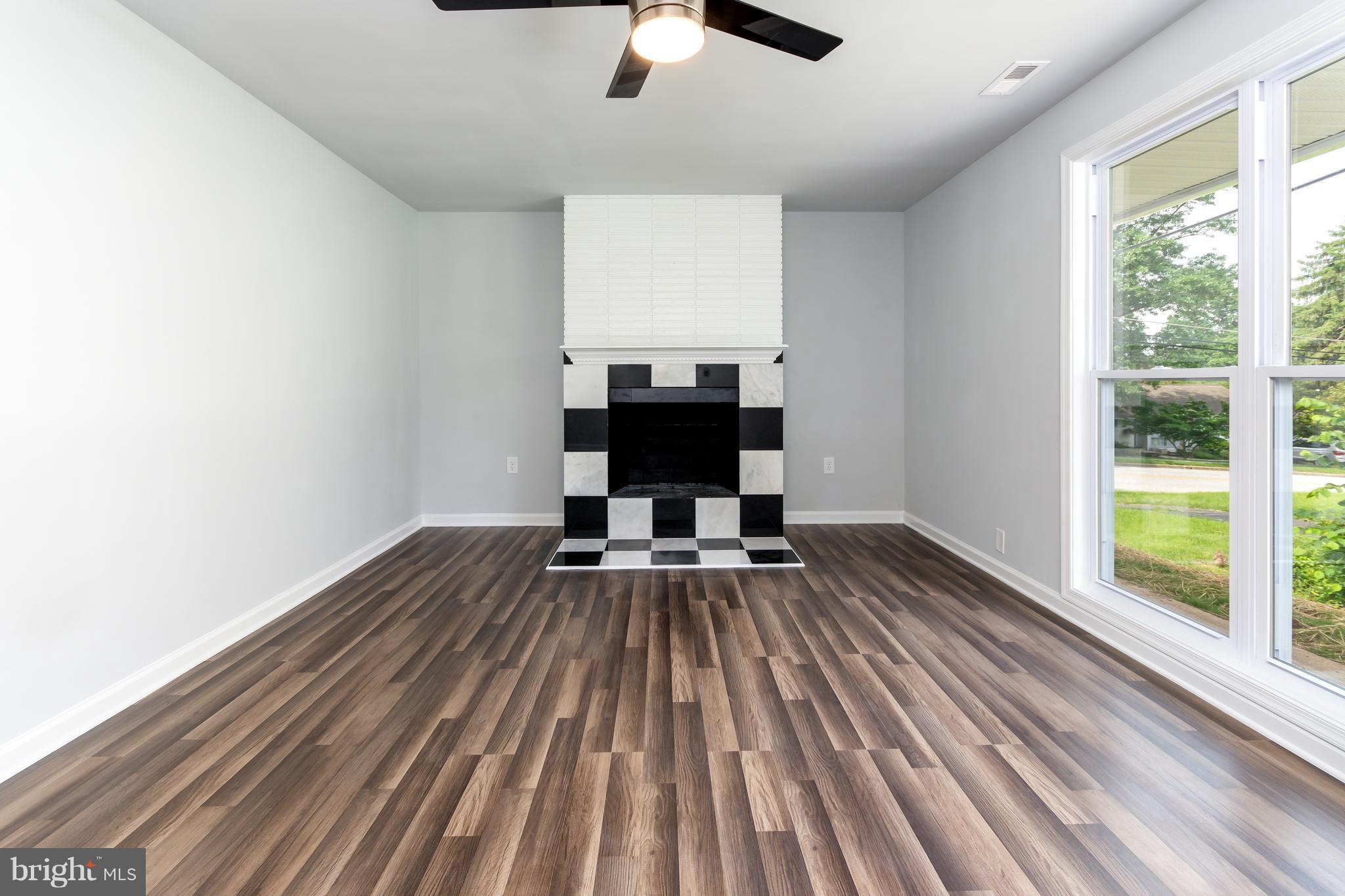 404 Aigburth Road Baltimore, MD 21286 - Photo 5 of 25 Living Room