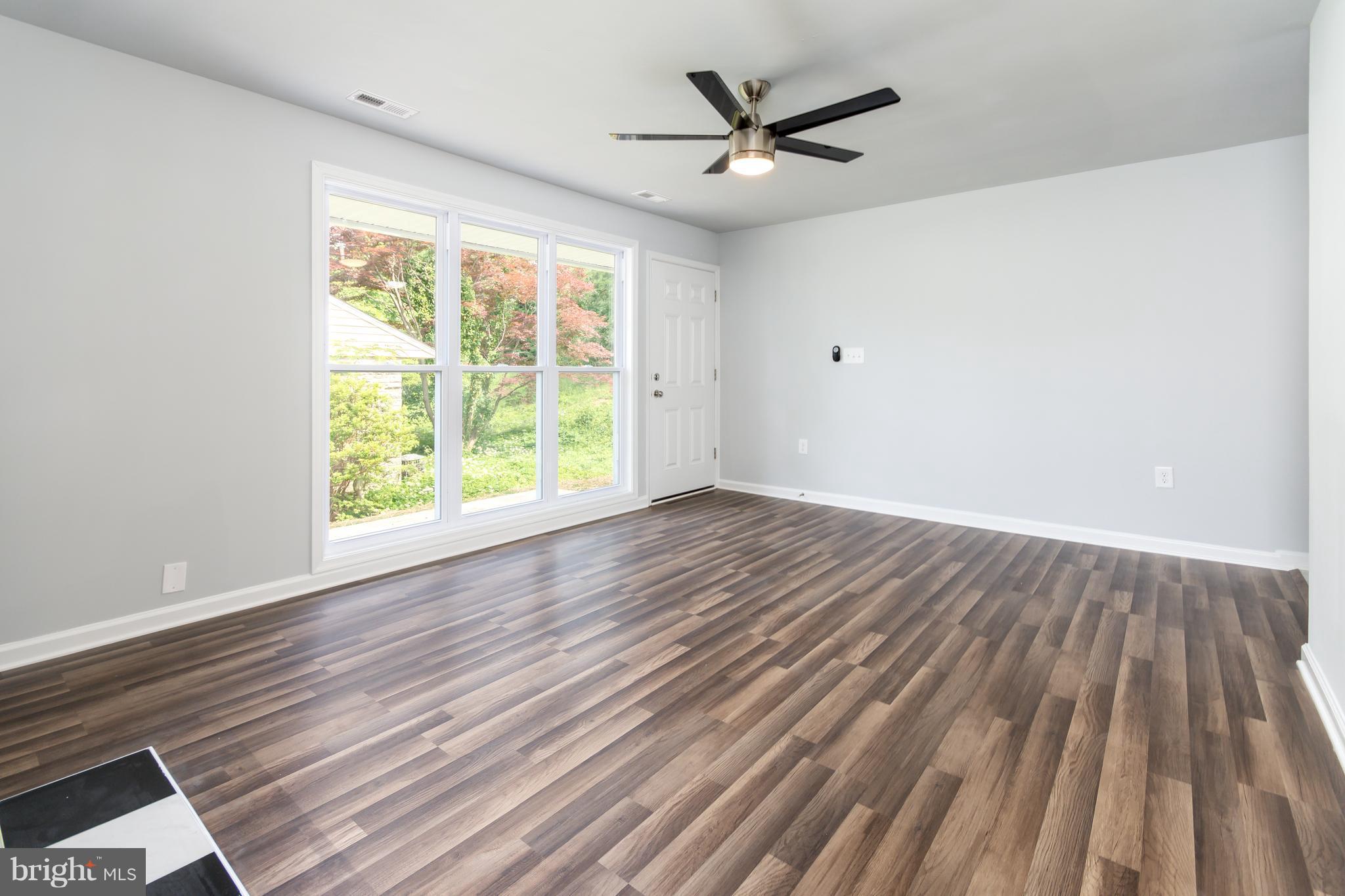 404 Aigburth Road Baltimore, MD 21286 - Photo 6 of 25 Living Room