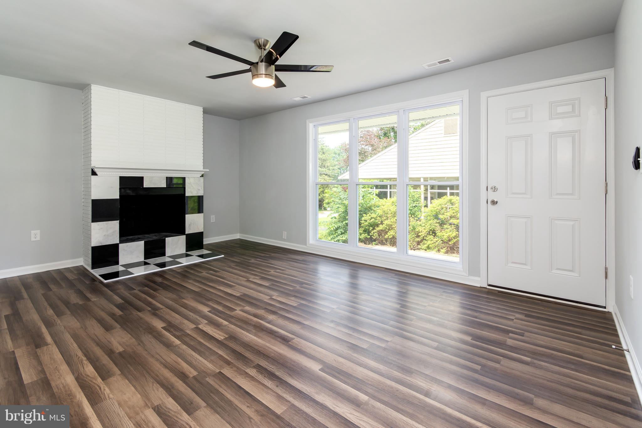404 Aigburth Road Baltimore, MD 21286 - Photo 7 of 25 Living Room