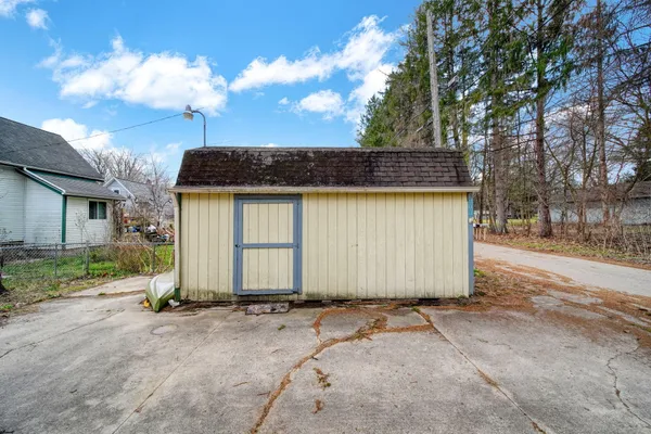 $169,900 | 208 Thorpe Drive, Jackson, MI 49203