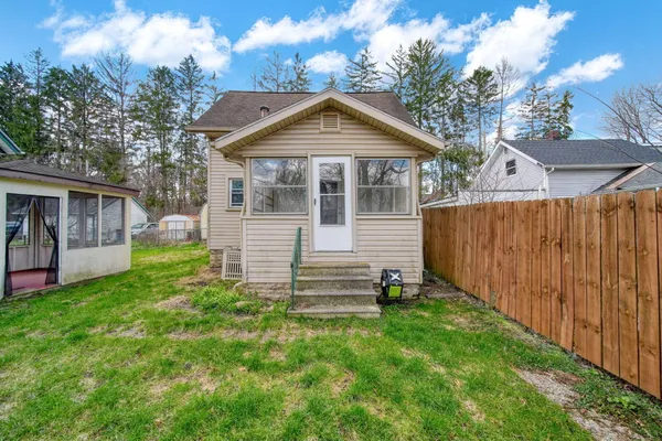 $169,900 | 208 Thorpe Drive, Jackson, MI 49203