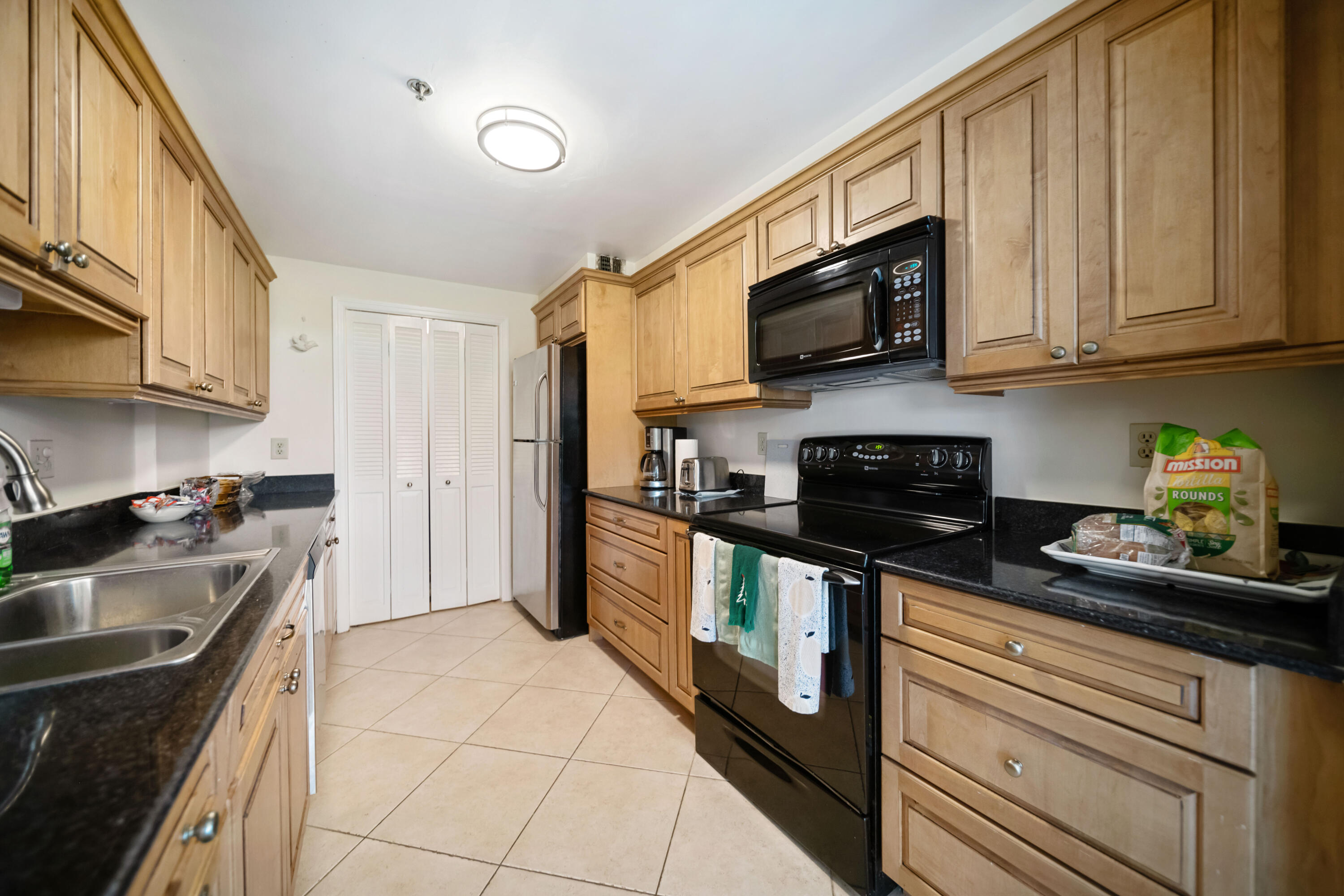 899 Jeffery Street, Unit 107 Boca Raton, FL 33487 - Photo 10 of 43 FXX_9559