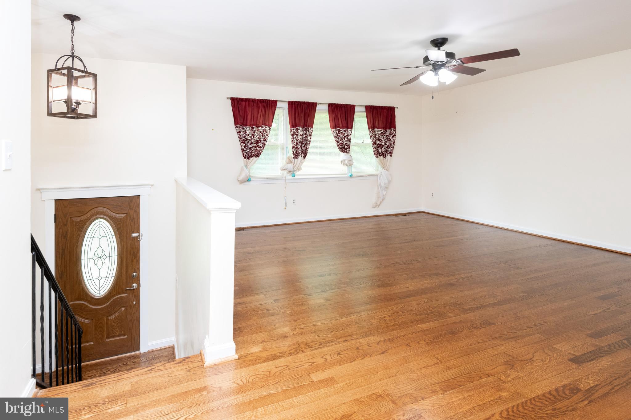 4054 Boteler Road Mount Airy, MD 21771 - Photo 4 of 31 Living Room