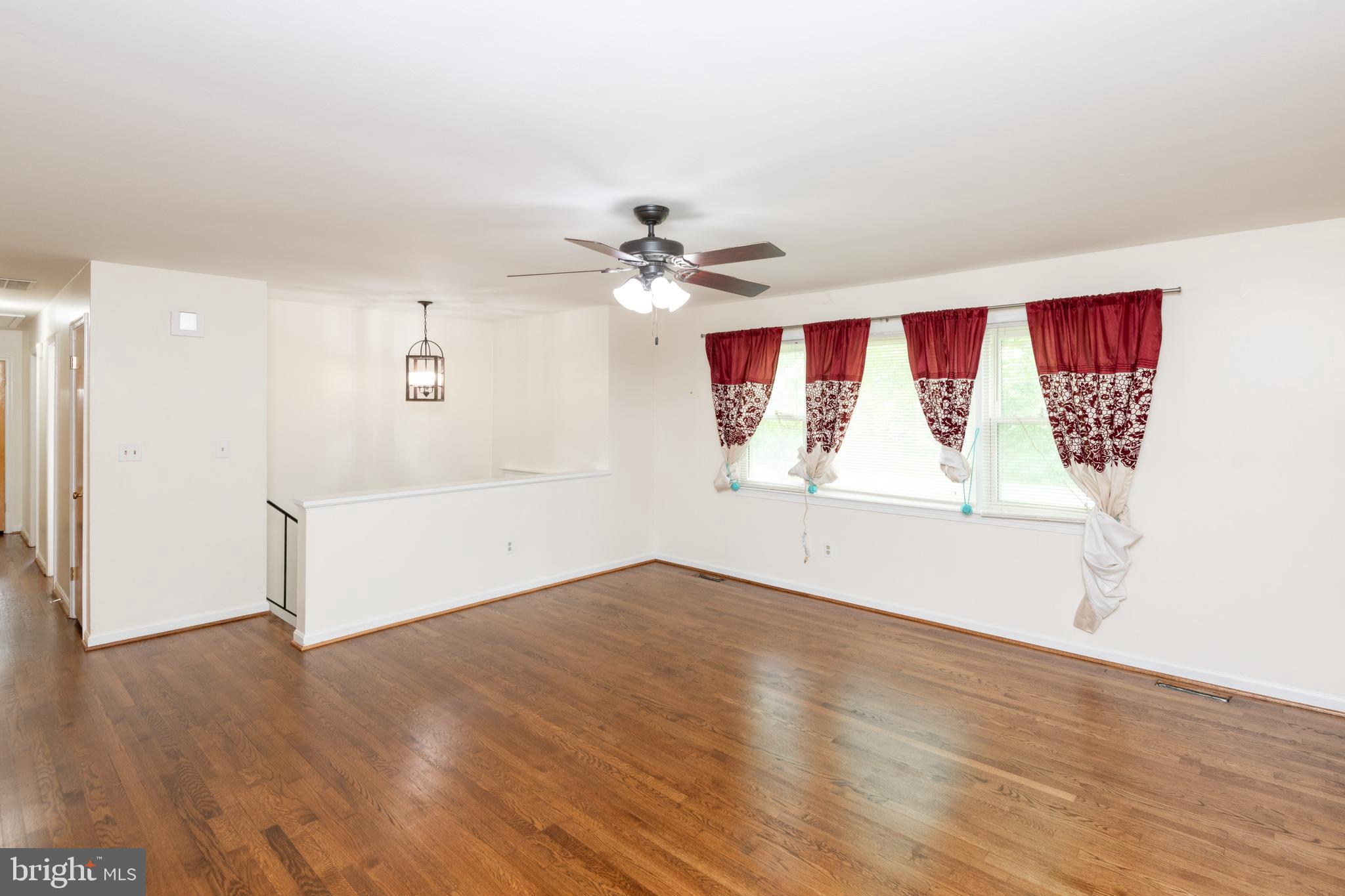 4054 Boteler Road Mount Airy, MD 21771 - Photo 5 of 31 Living Room