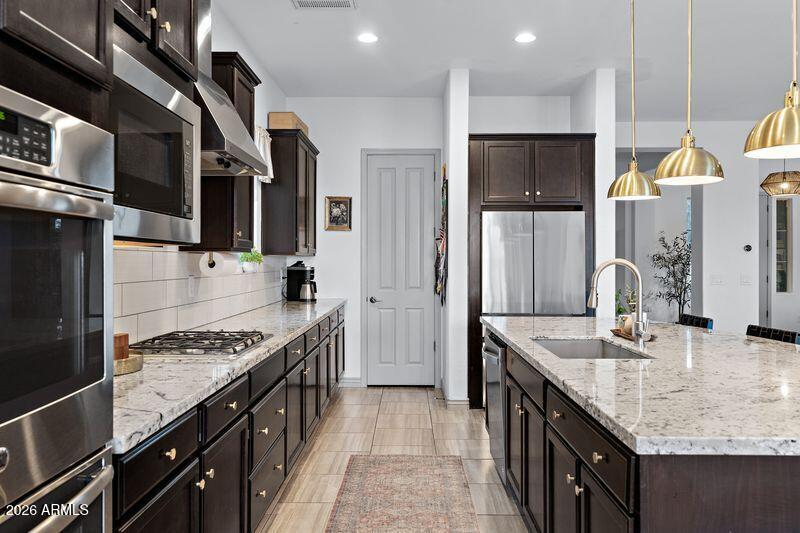 7871 South Stuart Avenue Gilbert, AZ 85298 - Photo 11 of 77 Kitchen