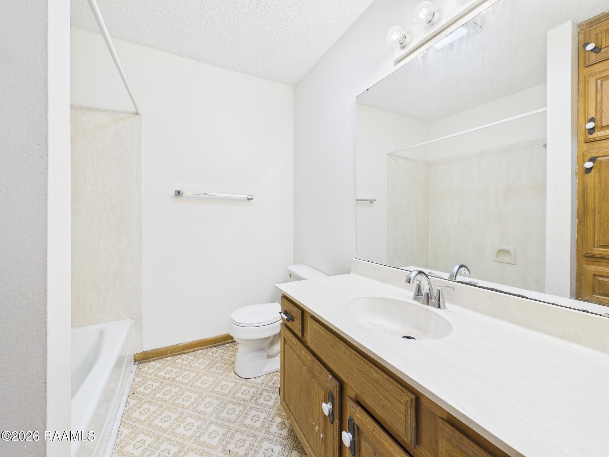 112 Country, Unit 4 Lafayette, LA 70508 - Photo 11 of 16 CAM06261G6-PR0021-STILL011