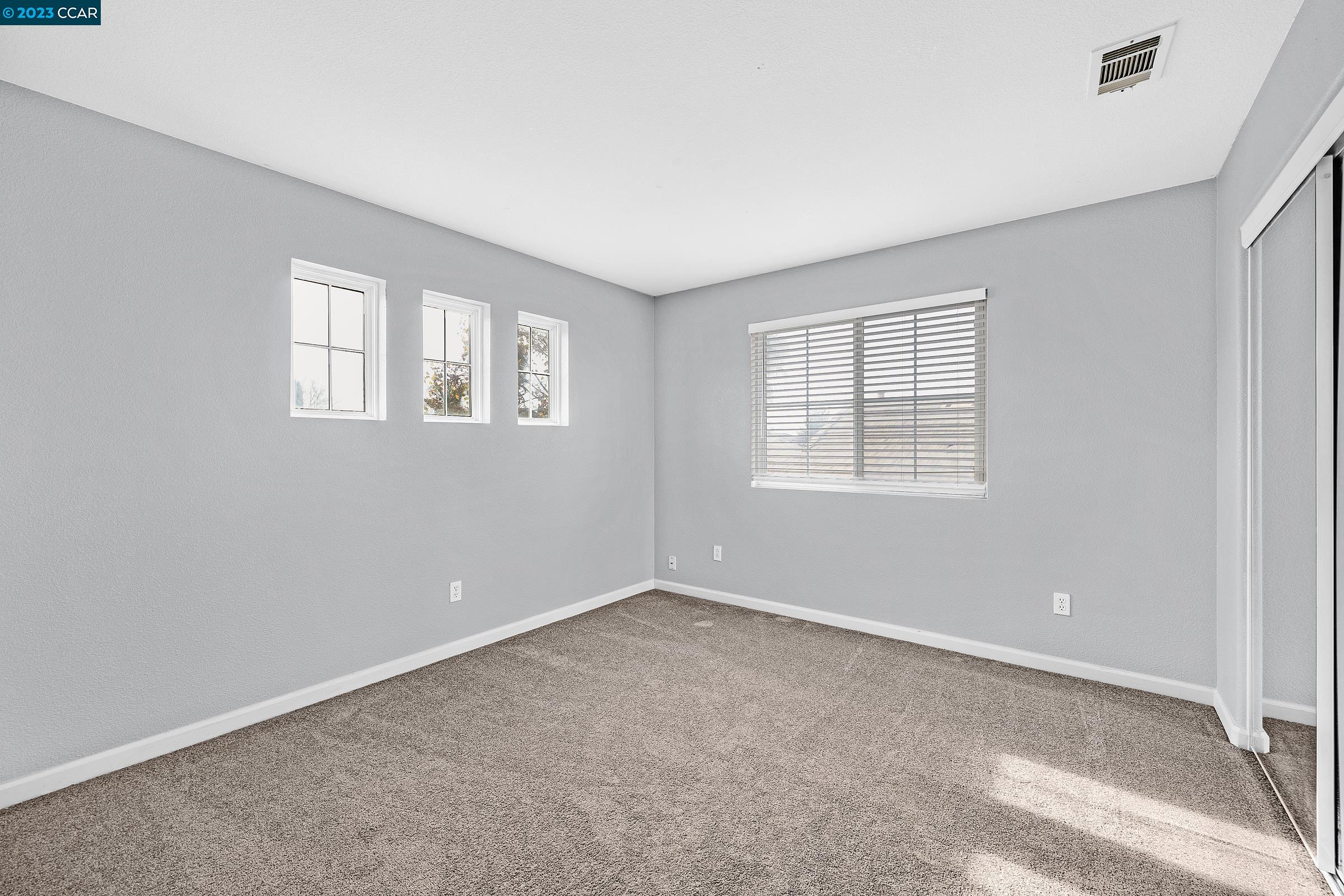 20 West 6th Street Pittsburg, CA 94565 - Photo 12 of 15 an empty room with windows