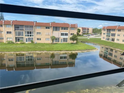 $109,800 | 8861 Sunrise Lakes Boulevard, Unit 311, Sunrise, FL 33322