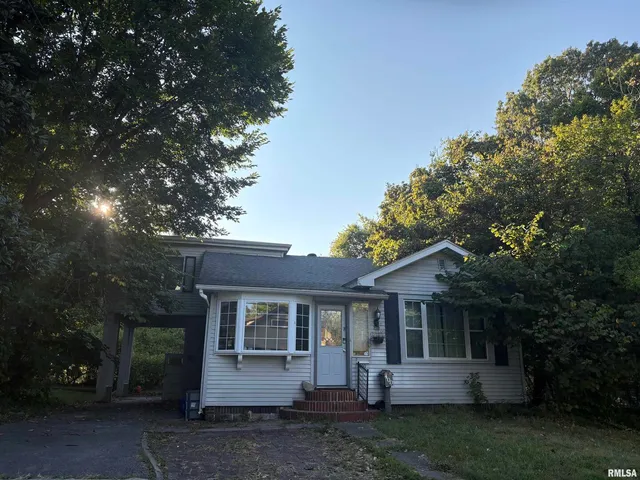 $95,000 | 400 South Forest Avenue, Carbondale, IL 62901