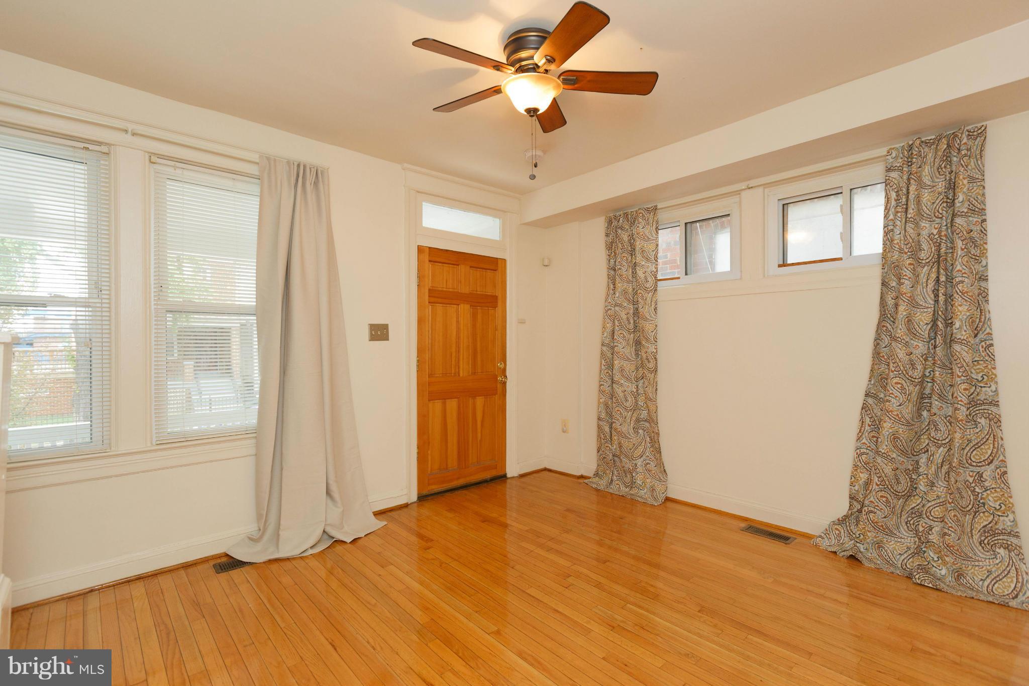 1439 Ridge Place Southeast Washington, DC 20020 - Photo 5 of 23 Living Room