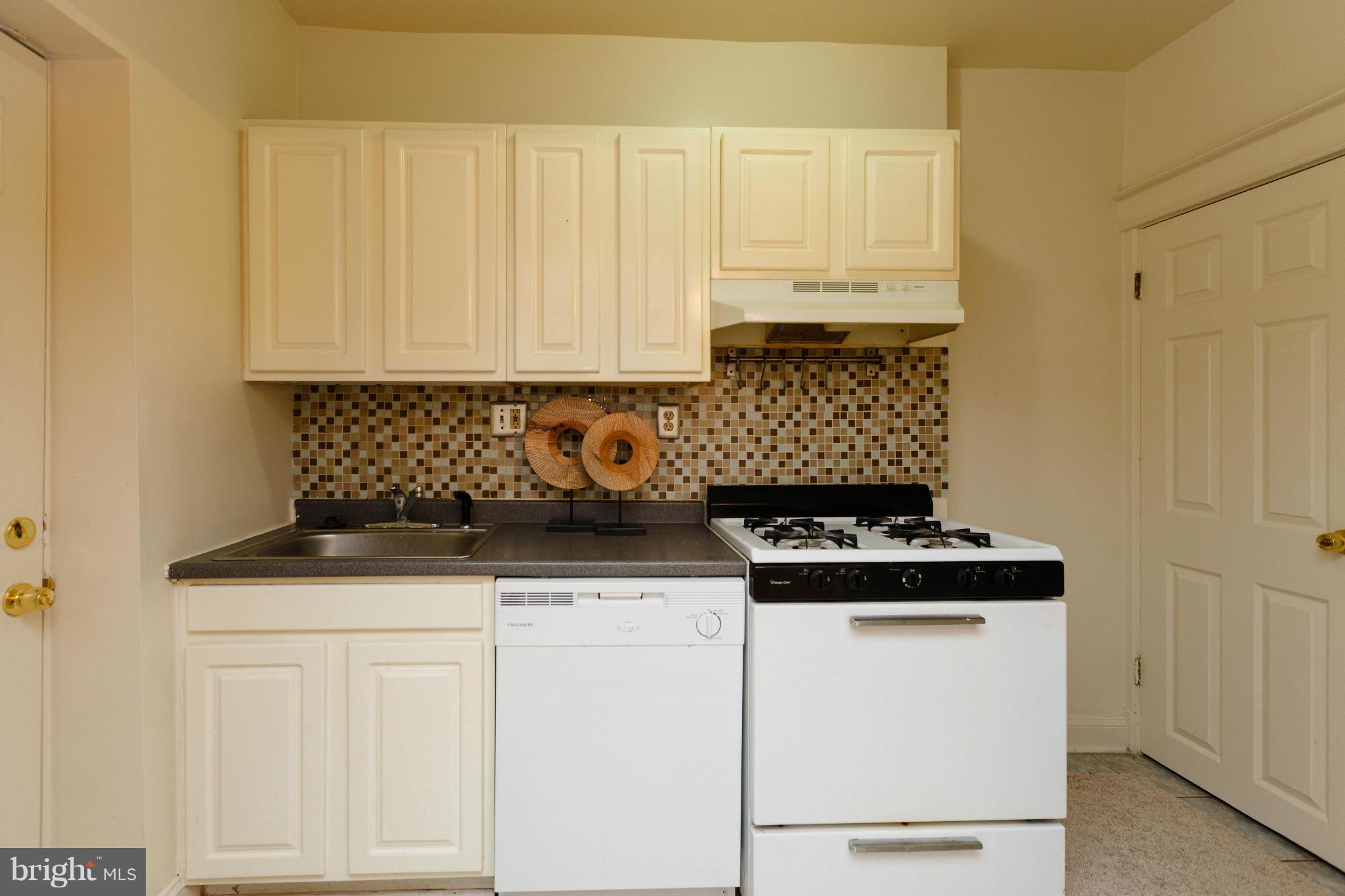 1439 Ridge Place Southeast Washington, DC 20020 - Photo 7 of 23 Kitchen