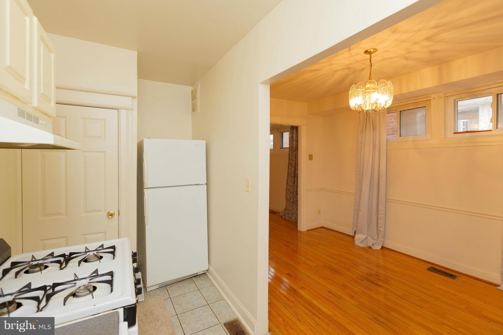 1439 Ridge Place Southeast Washington, DC 20020 - Photo 9 of 23 Living Room