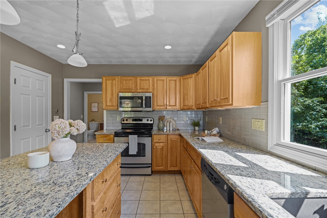 146 Alfred Drowne Road Barrington, RI 02806 - Photo 17 of 49