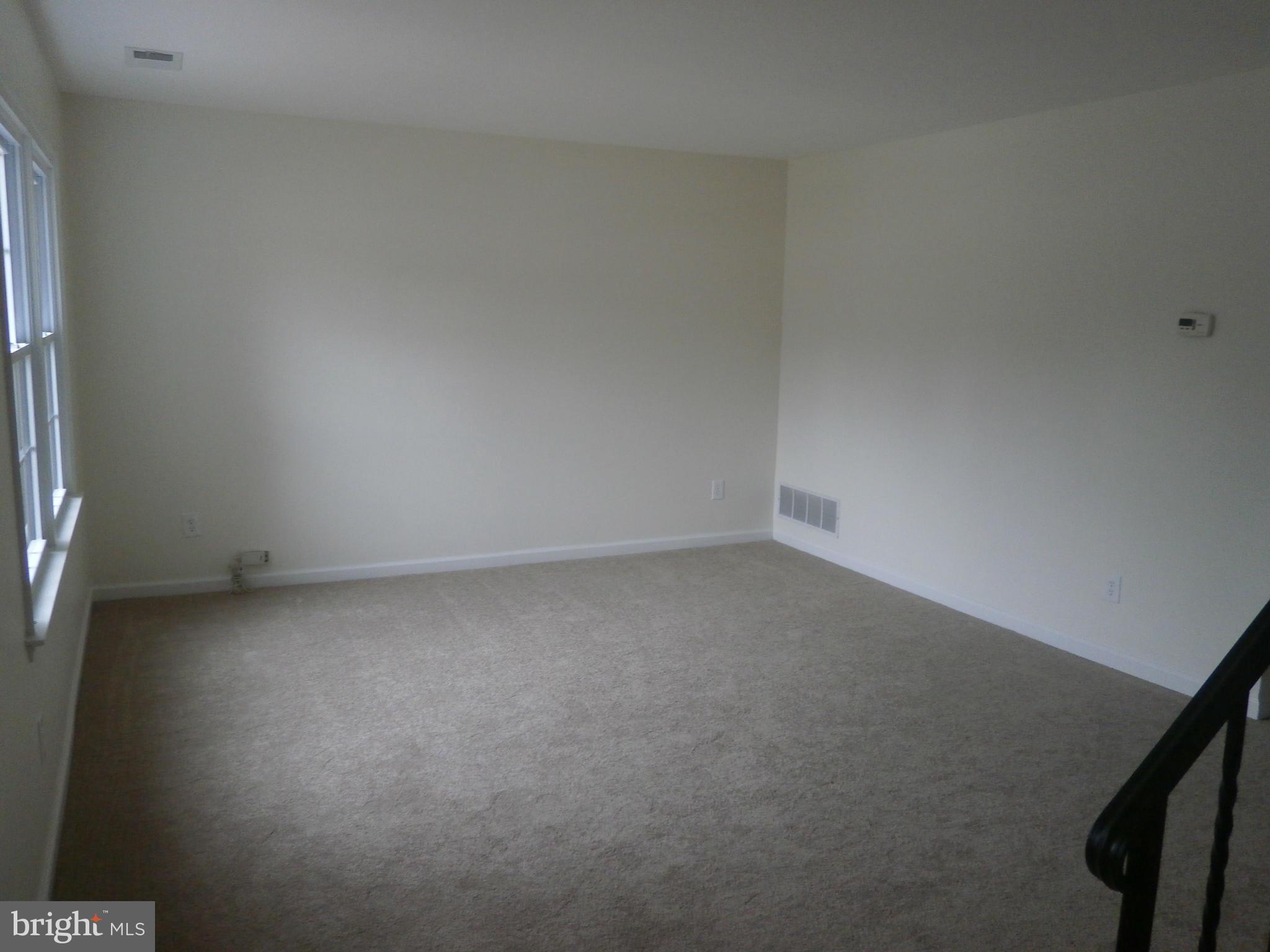 2622 Pearwood Road Baltimore, MD 21234 - Photo 3 of 11 Living Room