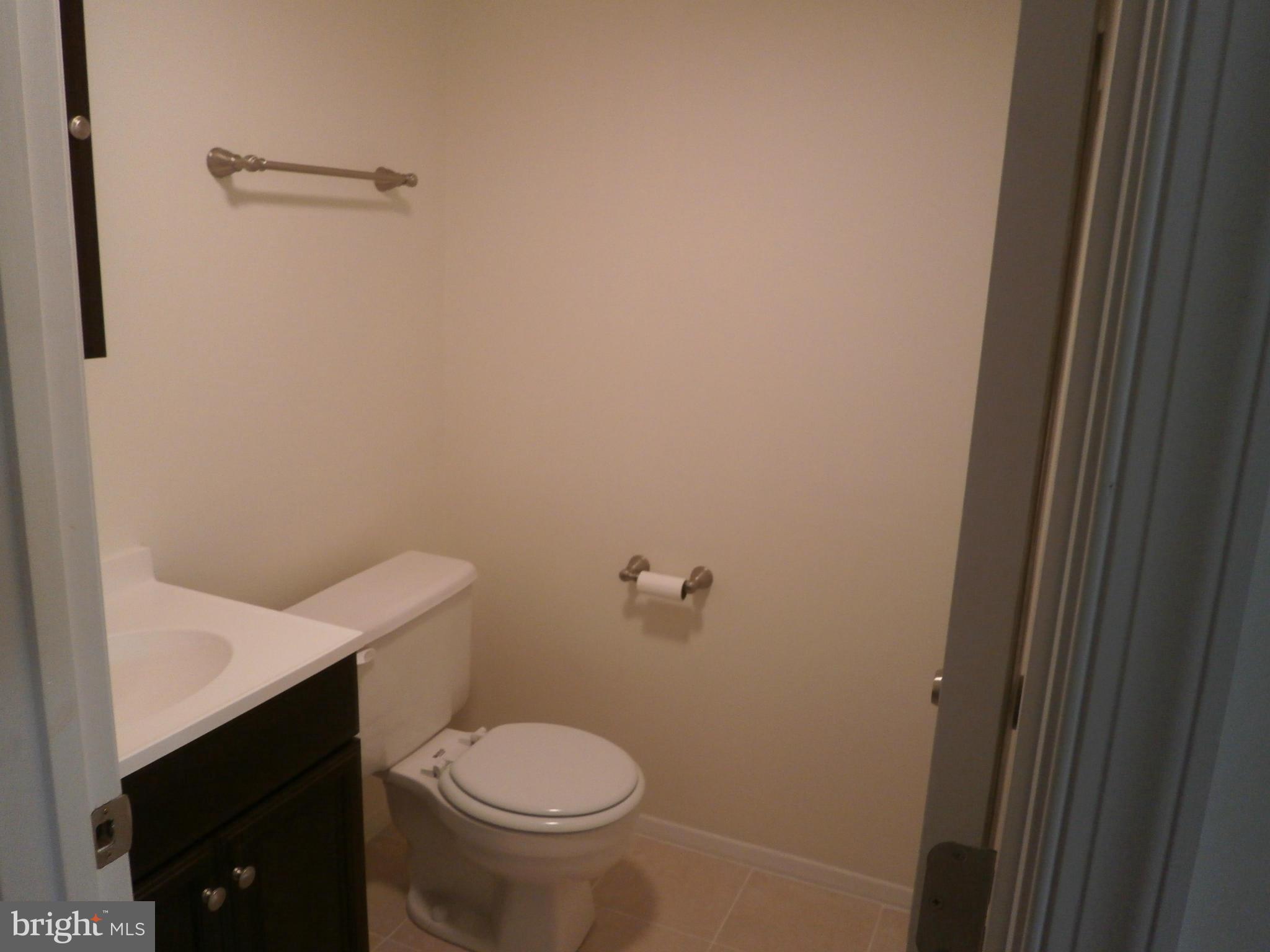 2622 Pearwood Road Baltimore, MD 21234 - Photo 4 of 11 Bath