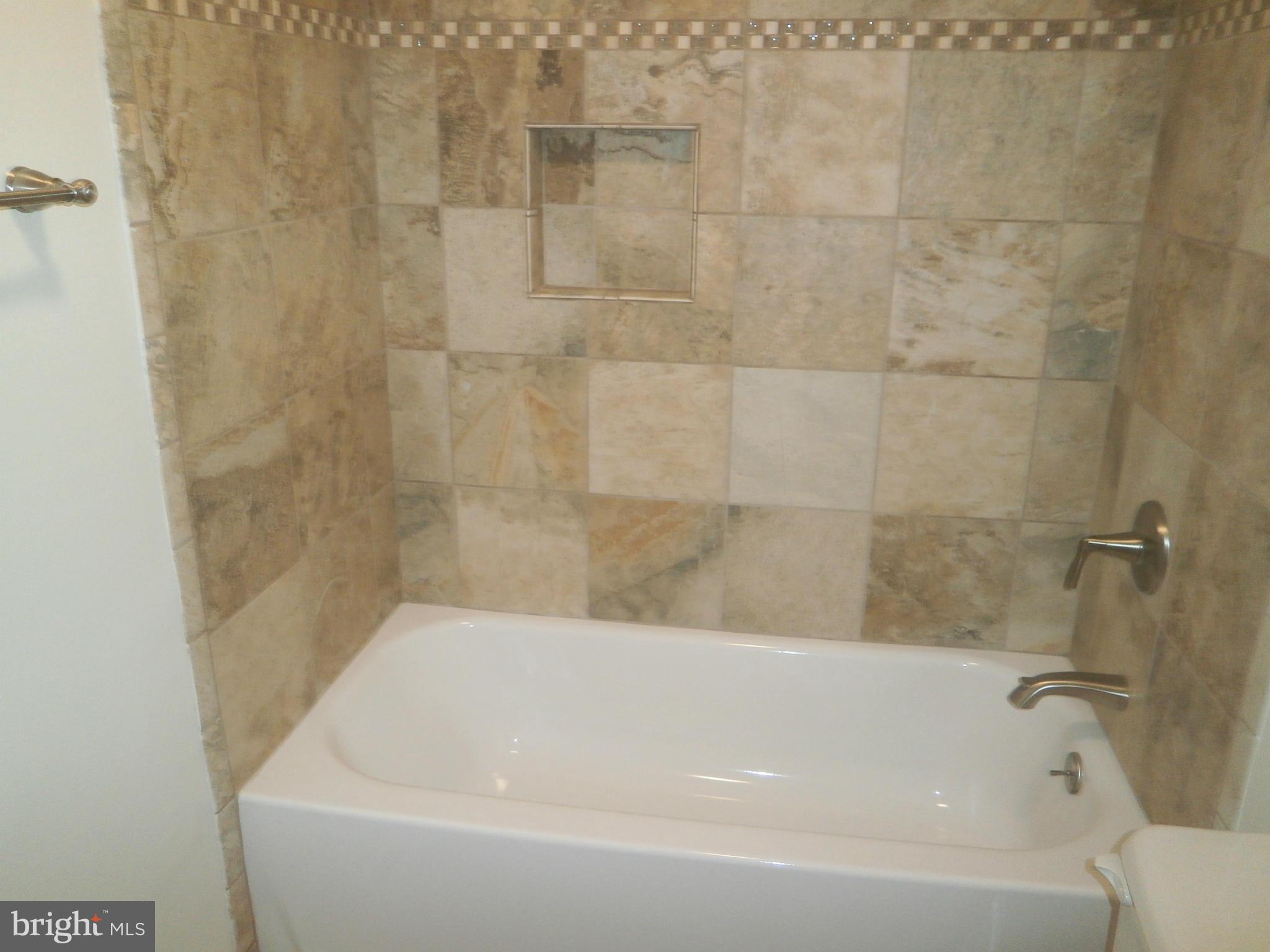 2622 Pearwood Road Baltimore, MD 21234 - Photo 6 of 11 Bath