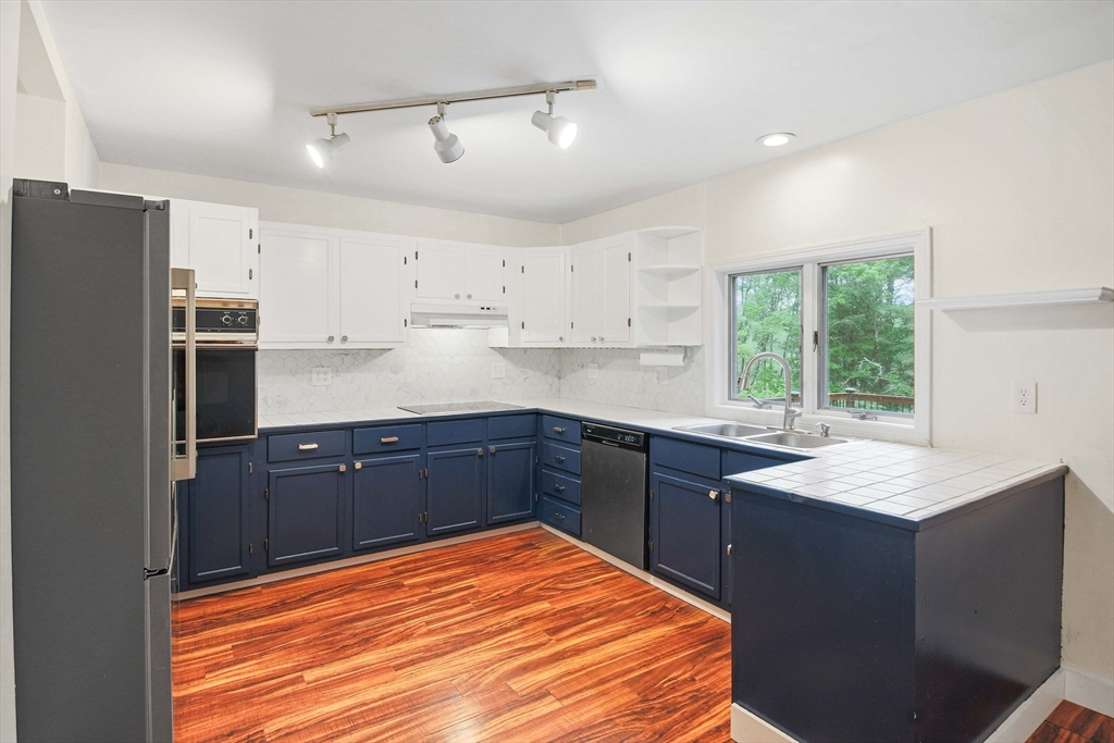 856 North Main Street Orange, MA 01364 - Photo 15 of 33