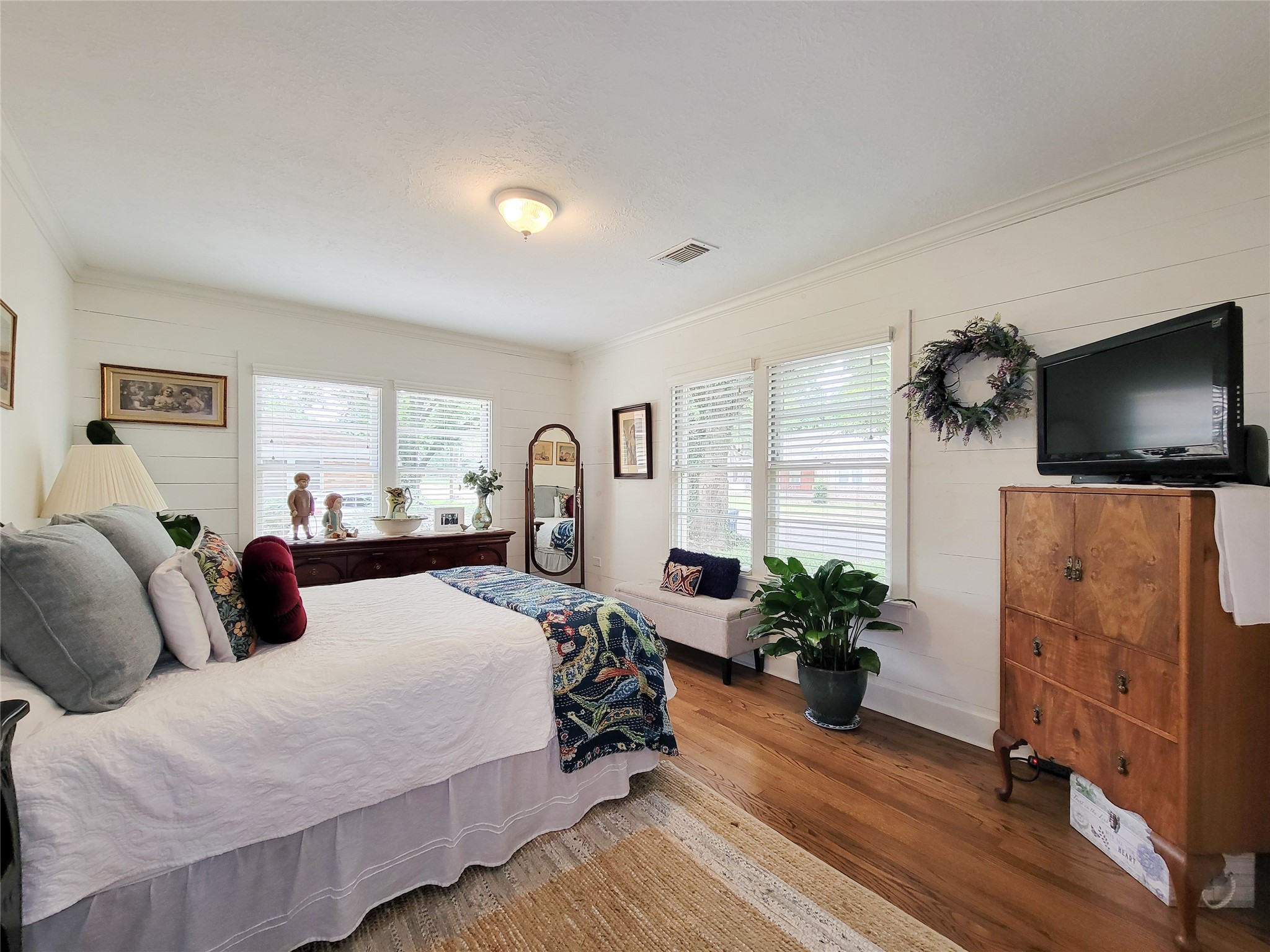 505 South Jackson Street Brenham, TX 77833 - Photo 14 of 25 a bed room with two bed and a flat screen tv
