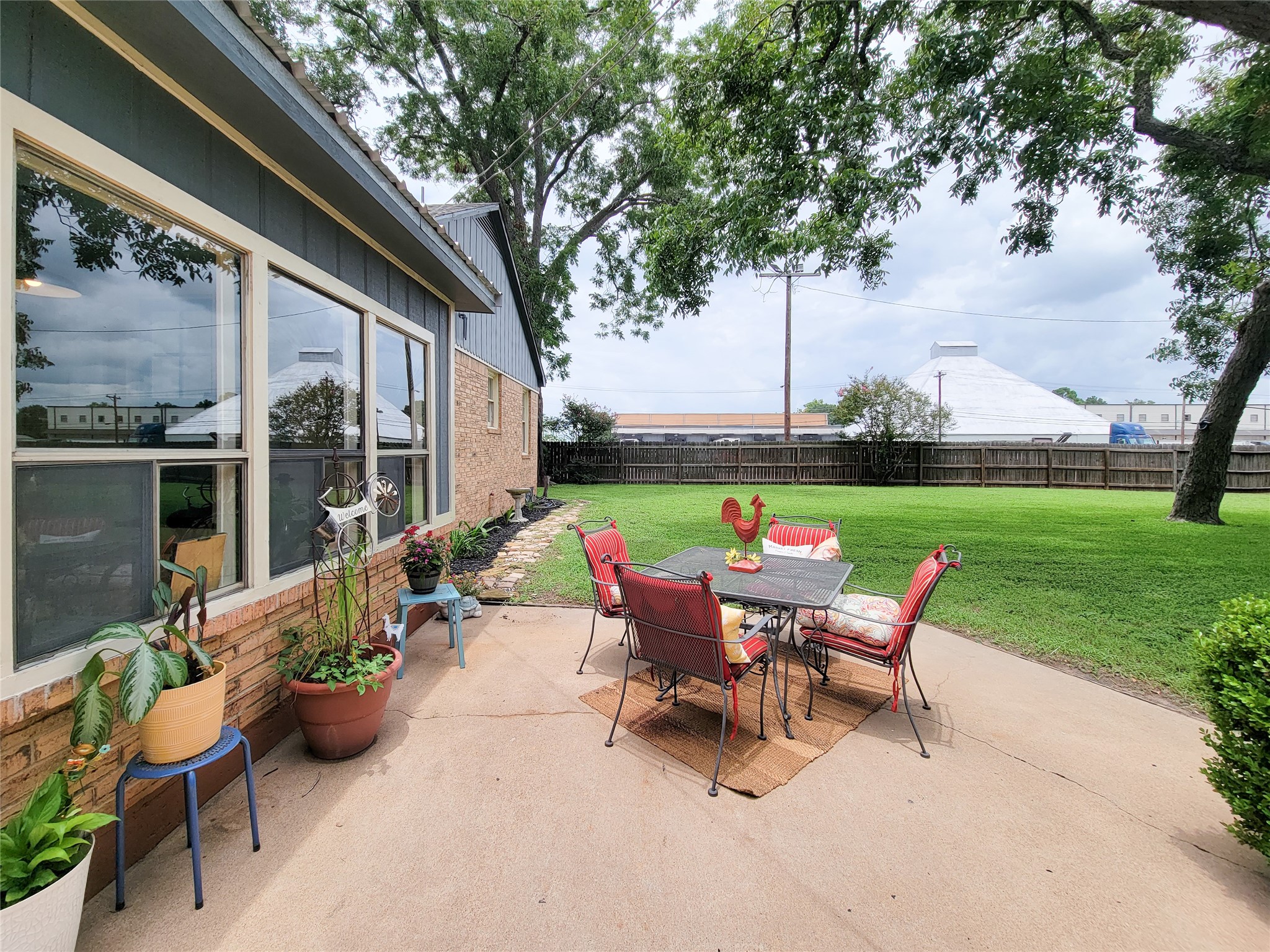505 South Jackson Street Brenham, TX 77833 - Photo 22 of 25 a backyard of a house with outdoor seating