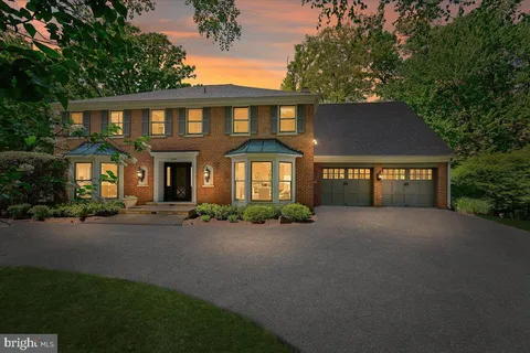 $1,765,000 | 6904 Earlsgate Way, North Bethesda, MD 20852
