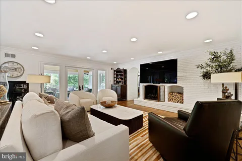 $1,765,000 | 6904 Earlsgate Way, North Bethesda, MD 20852