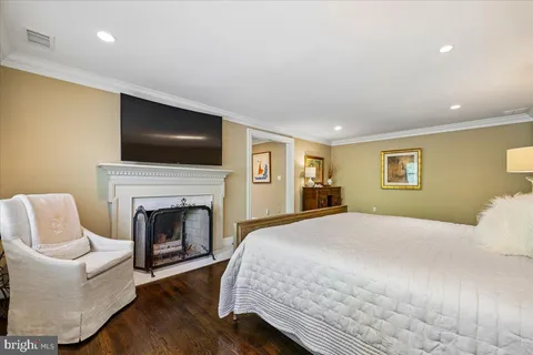 $1,765,000 | 6904 Earlsgate Way, North Bethesda, MD 20852