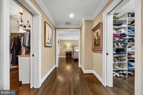 $1,765,000 | 6904 Earlsgate Way, North Bethesda, MD 20852