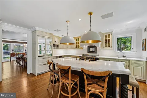 $1,765,000 | 6904 Earlsgate Way, North Bethesda, MD 20852