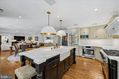 $1,765,000 | 6904 Earlsgate Way, North Bethesda, MD 20852
