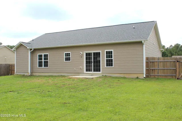 $1,890 | 107 Lilac Lane, Richlands, NC 28574