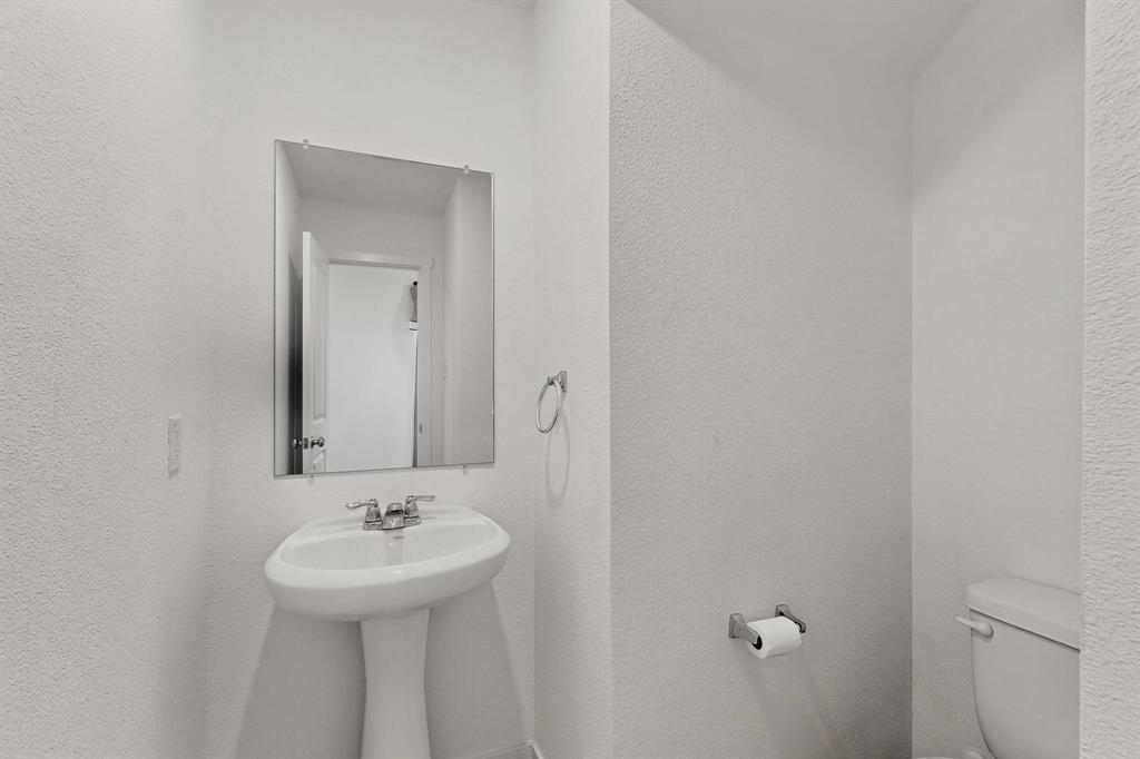 918 Grebe Drive Princeton, TX 75407 - Photo 18 of 29 a bathroom with a sink and a mirror