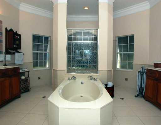 2432 Southwest 112th Way Davie, FL 33325 - Photo 5 of 8 Master Bath/Spa