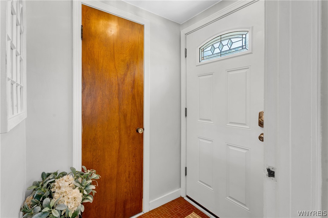 186 Ridgewood Drive Amherst, NY 14226 - Photo 3 of 34