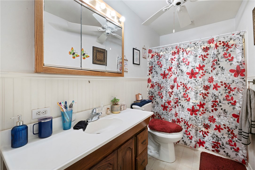 1007 South Magnolia Street Hearne, TX 77859 - Photo 20 of 25 a bathroom with a sink toilet and shower