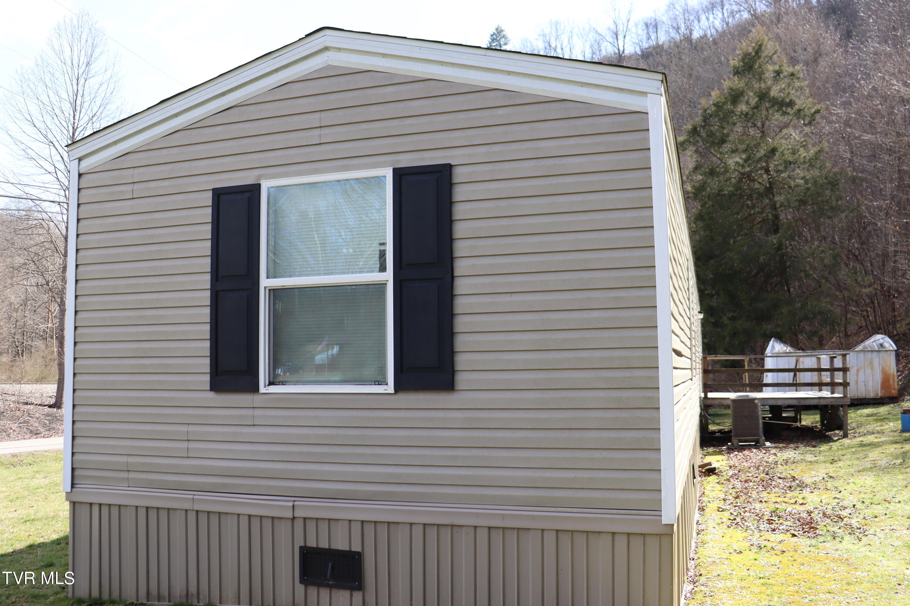 5231 Stonega Road Appalachia, VA 24216 - Photo 3 of 28 IMG_7471