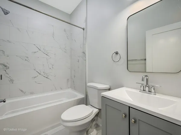$2,800 | 3948 South Indiana Avenue, Unit 1R, Chicago, IL 60653