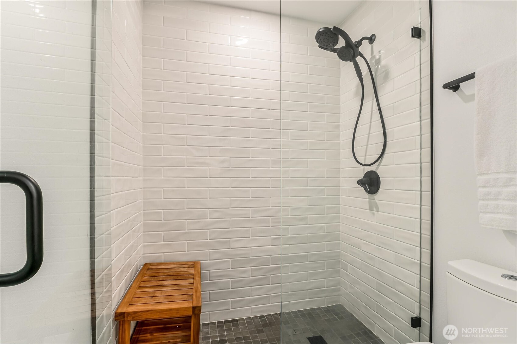 10203 47th Avenue Southwest, Unit D2 Seattle, WA 98146 - Photo 18 of 36 a bathroom with a shower