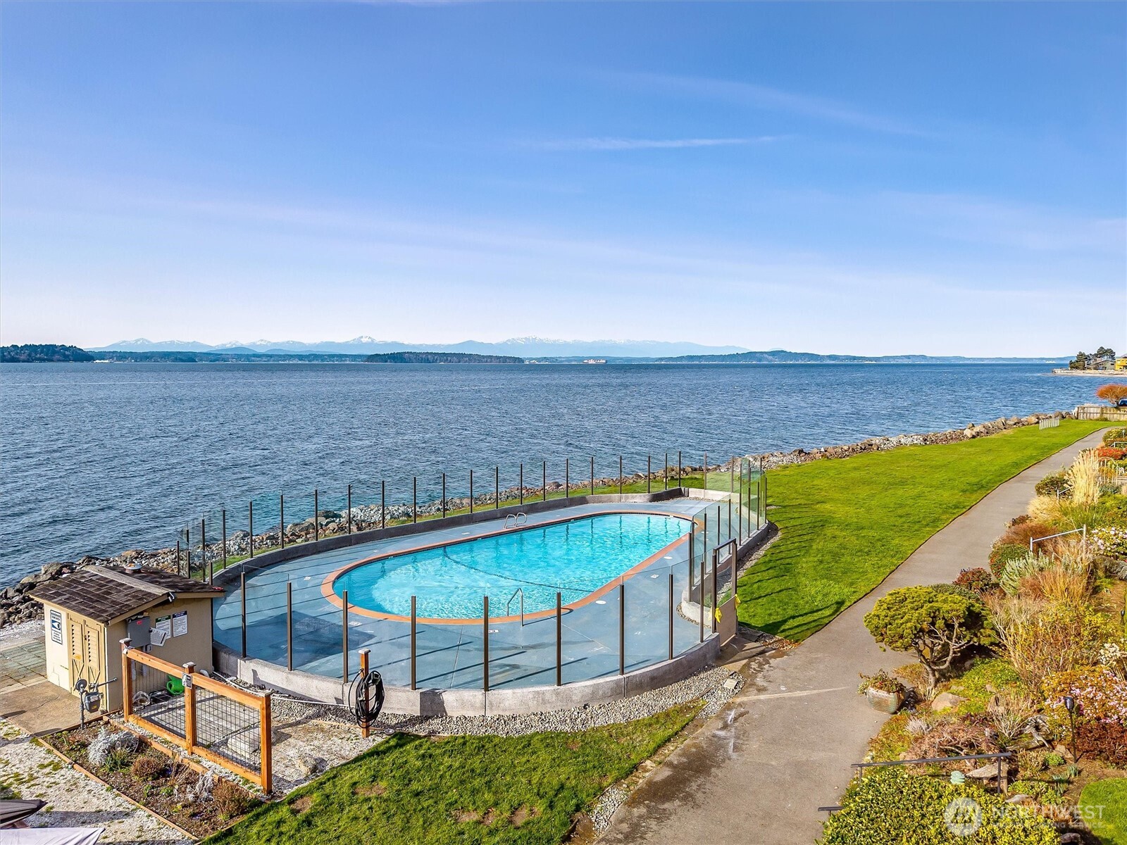 10203 47th Avenue Southwest, Unit D2 Seattle, WA 98146 - Photo 25 of 36 a view of a terrace with chairs