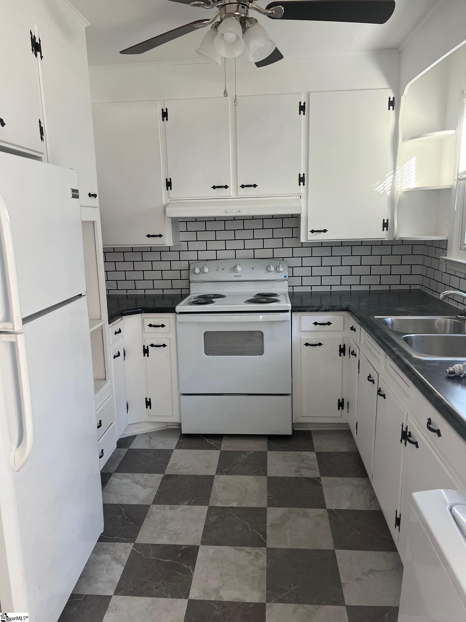 402 North Main Street Greer, SC 29651 - Photo 2 of 10