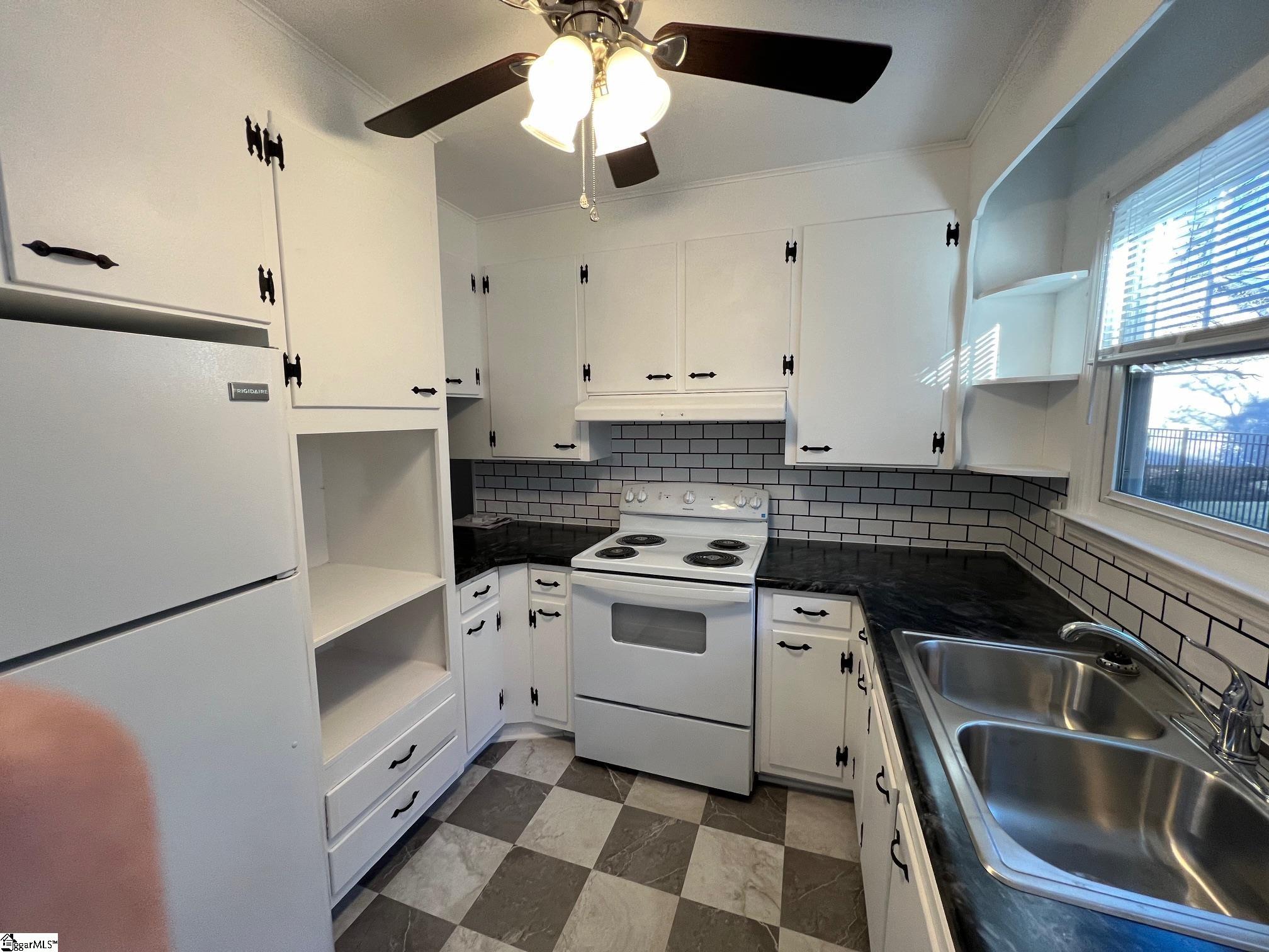 402 North Main Street Greer, SC 29651 - Photo 3 of 10