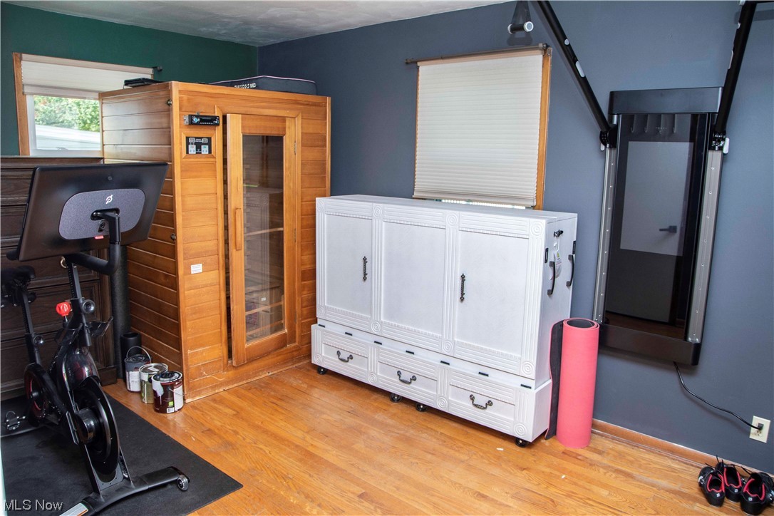 2658 Brunswick Road Youngstown, OH 44511 - Photo 25 of 33 Second bedroom with light hardwood flooring